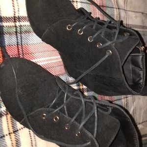 Black hie heel high tops